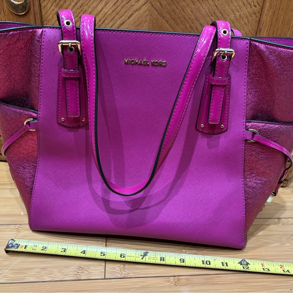 Michael Kors Shimmering Pink Voyager Tote and Matching Wallet Set - Picture 2 of 14